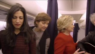 hclinton-su-komanda-prieme-manekeno-issuki-ir-sustingo-pusei-minutes