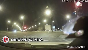 58298f0848aabvideo_58298f05aa689
