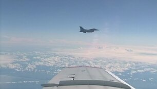 maskva-paskelbe-vaizdo-irasa-kaip-nato-laikintuvas-lydejo-ssoigu-lektuva