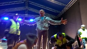 zadetu-grupiu-festivalyje-nesulaukusi-minia-inirso-ant-scenos-lipo-policija