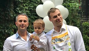 Mantas Dani&scaron;kevičius su sūnumi Armandu ir Martynas Pocius