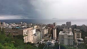 Rio turistinės dalies vaizdas, žvelgiant i&scaron; favelos