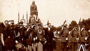 R. Antinio paminklo „Žuvusiems ties Širvintais karžygiams 1919-1922“ atidarymas Širvintose 1927 m.