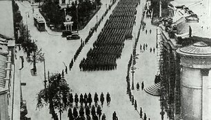 Vokiečių kariuomenė 1939 m. įžengia į Var&scaron;uvą