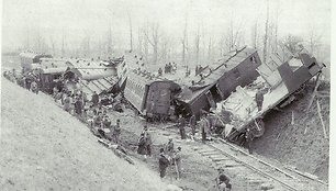 7 didžiausios traukinio katastrofos istorijoje: tarp priežasčių – ir cunamis, ir karvė