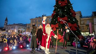 Spalvinga Kalėdų mugė Rotušės aikštėje