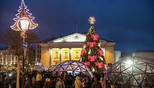 Spalvinga Kalėdų mugė Rotušės aikštėje