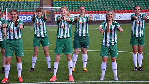 Vaida Grik&scaron;aitė-Česnauskienė su &bdquo;Žalgirio&ldquo; futbolininkėmis