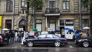 Piketas prie&scaron; "Chevron" 
