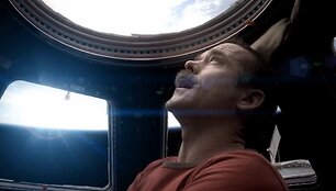 Chris Hadfield Tarptautinėje kosmoso stotyje