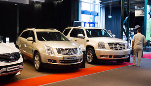 &bdquo;Cadillac&ldquo; modeliai parodoje ALT
