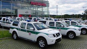 Policijai skirti „Nissan Navara“ pikapai