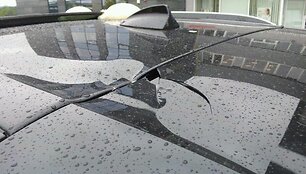 Vandalų apgadintas automobilis 