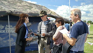 Kauno S. Dariaus ir S. Girėno aerodrome vykusiame didžiausiame &scaron;iais metais aviaciniame renginyje, skirtame atminti transatlantinių lakūnų skrydžio 80-metį, buvo pristatyta pažangiausia karinė ir aviacinė technika