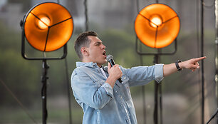 Justinas Jankevičius ir Vaidotas Grincevičius pokalbių laidoje "Nesiaukite Live" Kaune. Gintauto Bitvinsko nuotr.