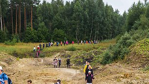 Lietus neišgąsdino – tūkstančiai žygeivių grožėjosi lietuviškuoju Marsu. Organizaotrių nuotr.