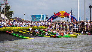 RED BULL 211 &ndash; multisporto estafetė Kur&scaron;ių nerijoje. Nuotraukos: Mantas Repečka, Evelina Sabaliauskaitė, Lukas Gru&scaron;ečkas, Rokas Luko&scaron;evičius, Saulius Čirba.