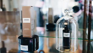 „Krispo“ namų kvapų įkūrėja ir nišinės parfumerijos ekspertė Kristina Strolienė drauge su vyru verslininku Povilu Stroliu pradeda nuo verslo vizitų pas tiekėjus“ 