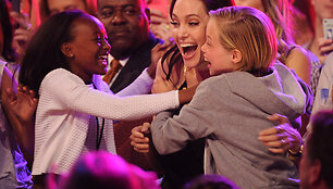 Angelina Jolie su dukromis Zahara ir Shiloh