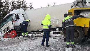 vilkiko-evakuacija-kelyje-via-baltica