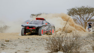 Kas yra pagrindiniai pretendentai laimėti 2022 m. Dakaro ralio automobilių klasėje?