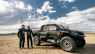 Atnaujintas „Toyota GR DKR Hilux“