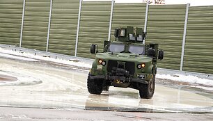 JLTV karinis automobilis