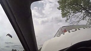 Policijos susidūrimas su bėglio automobiliu