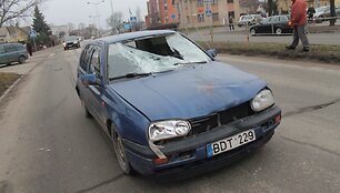 &bdquo;VW Golf&ldquo; mirtinai partrenkė pėsčiąjį