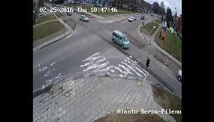 vairuotoju-klaidos-valanto-berzu-ir-pilenu-gatviu-sankryzoje-panevezyje