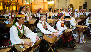 Po &Scaron;v. Jonų bažnyčios skliautais skambėjo kanklių muzika