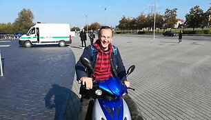 studentu-konstruoti-elektrinio-motorolerio-bandymas