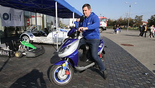 Elektrinio motorolerio bandymas