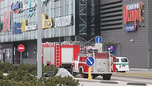 I&scaron; &Scaron;iaulių &bdquo;Akropolio&ldquo; evakuoti žmonės &ndash; pareigūnai ie&scaron;ko bombos