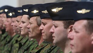 Visuomenei pristatytas sraigtasparnis &bdquo;Dauphin&ldquo;