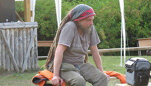 &bdquo;Rainbow Gathering&ldquo; &scaron;eima nuspalvino Antazavės miestelio &scaron;ventę