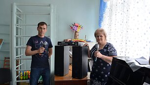 Joni&scaron;kio valdžia ir verslininkai Ukrainai nuvežė labdaros