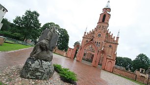 „Blaivios“ kanapės gali aprengti, pamaitinti ir pagydyti