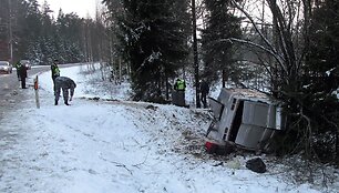 &Scaron;iaulių rajone nuo kelio nuvažiavo mar&scaron;rutinis autobusiukas, yra sužeistų žmonių