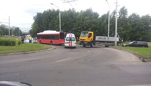 Autobuso ir sunkvežimio avarija Kaune
