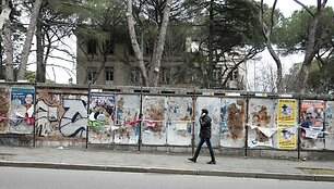 Rinkiminiai plakatai prie&scaron; kovo 4 dienos balsavimą Italijoje