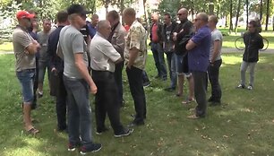Protestuojantys elektrinės darbininkai