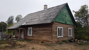 Autenti&scaron;ka sodyba virto tapo prabangia užmiesčio vila: prie&scaron;