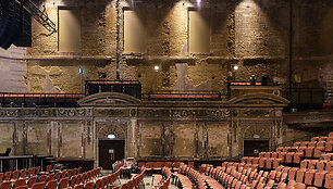 Po 30 metų atgimę teatro rūmai
