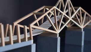 Pėsčiųjų tiltas į Kėdainių senamiesčio &scaron;irdį &ndash; autorinė istorinės temos interpretacija. Architektai: J.R.Palys ir I.Palytė-Veilandienė