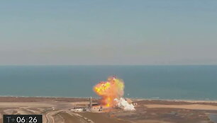 &bdquo;SpaceX Starship SN9&ldquo; prototipo skrydis baigėsi kiek kitaip nei tikėtasi