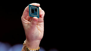 AMD vadovės Lisos Su rankoje &ndash; &bdquo;Zen 3&ldquo; architektūros procesorius stacionariems kompiuteriams