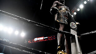 Deontay Wilderis Niujorke nokautavo Dominicą Breazeale'ą pirmajame raunde.