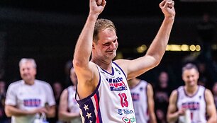 Estų krep&scaron;inio legendos Martino Muurseppo pagerbimo rungtynėse - Saulius &Scaron;tombergas ir kiti buvę bendražygiai.