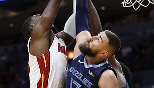 Jonas Valančiūnas su &bdquo;Grizzlies&ldquo; NBA čempionatą pradėjo pralaimėjimu Majamyje.